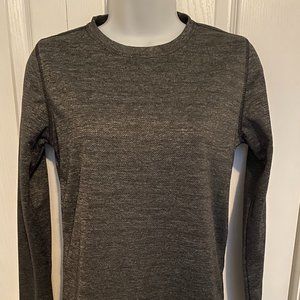 Long-sleeved activewear top